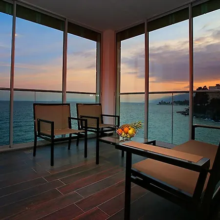 Arentz - Front Sea Apartment *