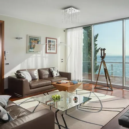 Arentz - Front Sea Apartman