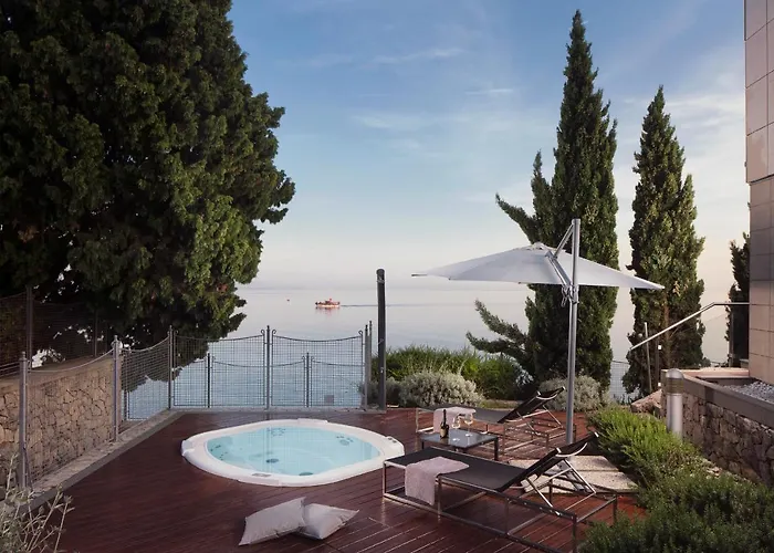 Arentz - Front Sea Daire Opatija